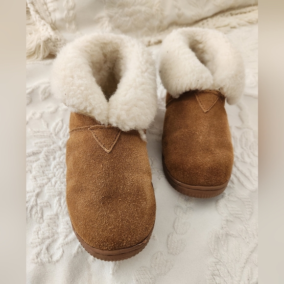 RJ's suede sleepers. Little girl size 3 - Picture 1 of 4